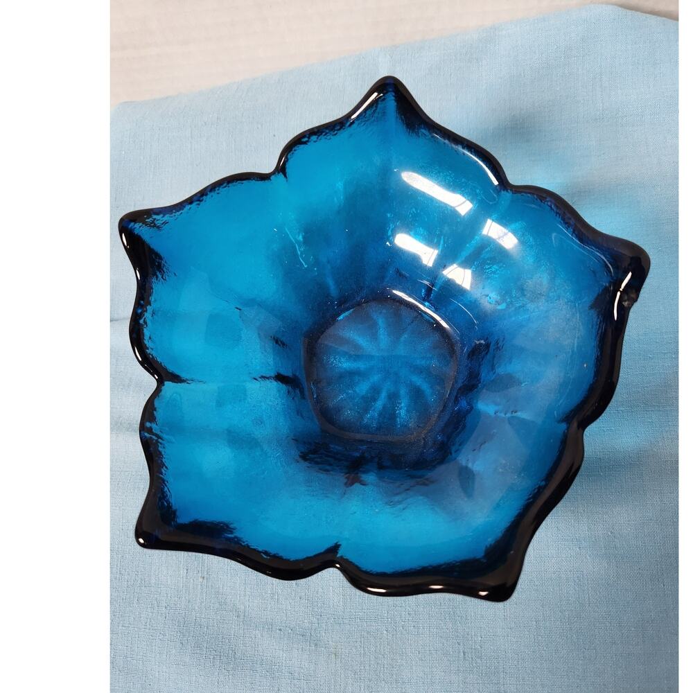 Blue Lotus shaped Viking Glass Bowl 6" MCM- M